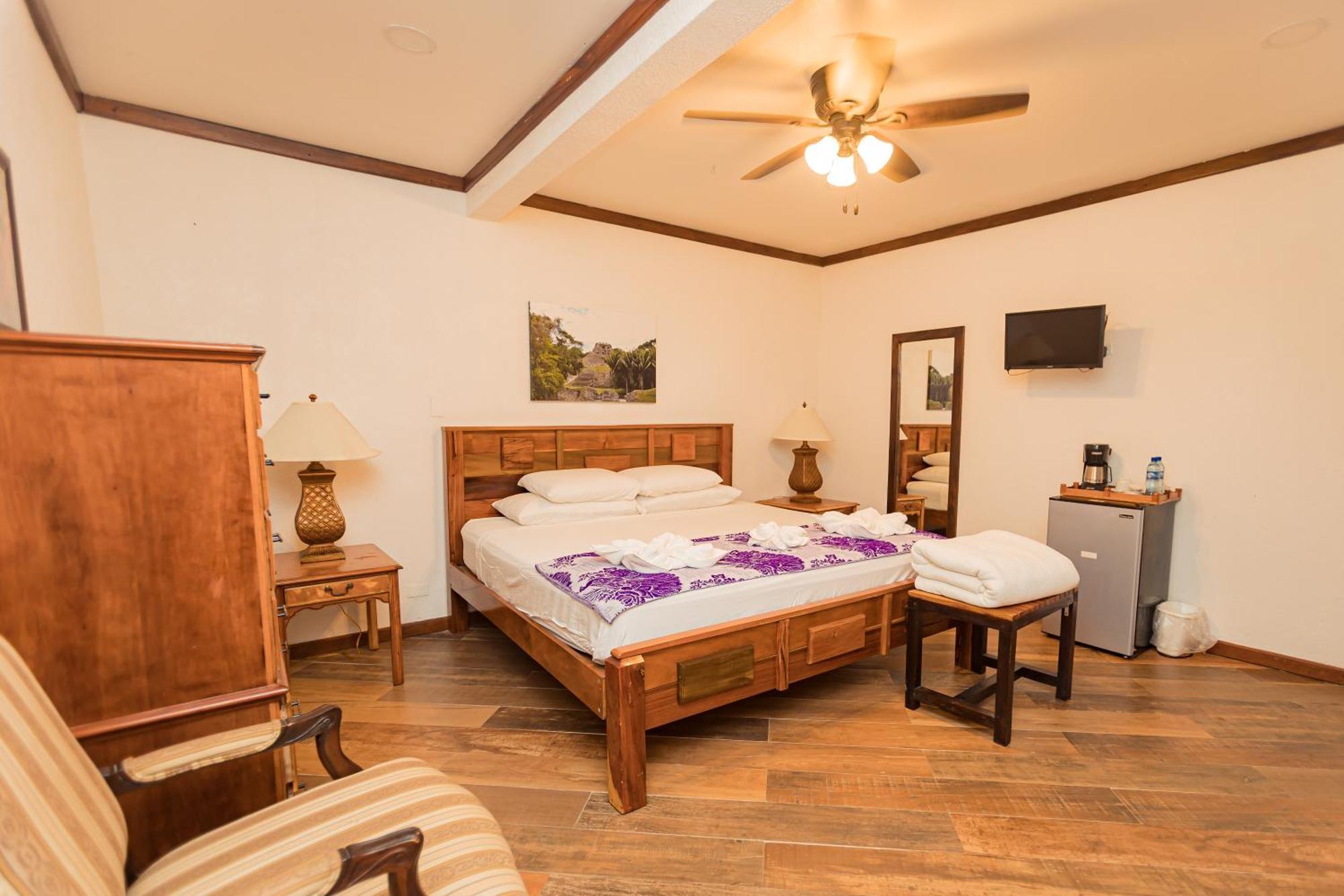 Falling Leaves Lodge ซานอิกนาซิโอ ภายนอก รูปภาพ